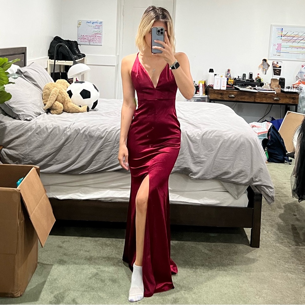 NEW WITH TAGS BURGUNDY RED LONG FORMAL DRESS SZ SMALL